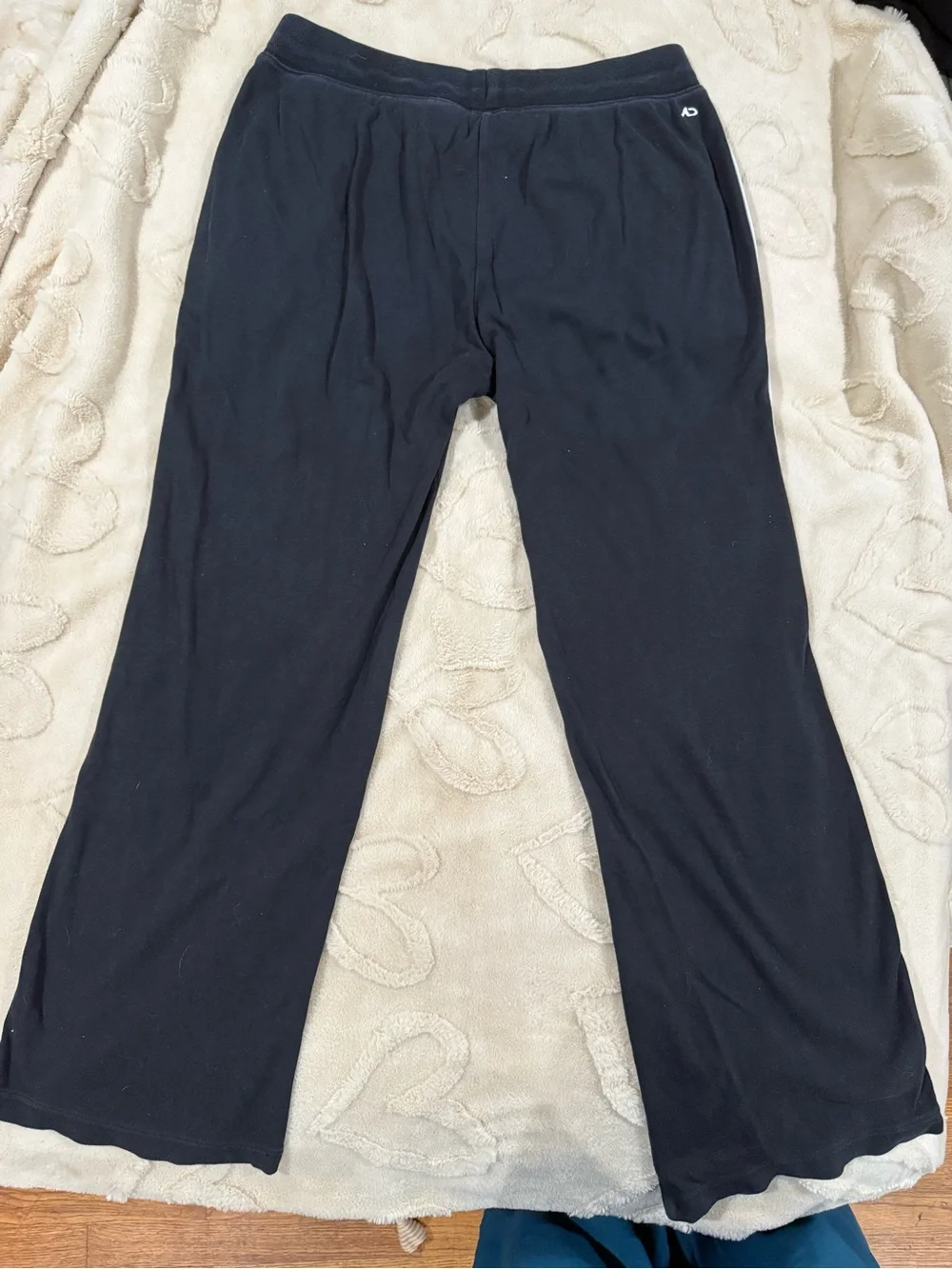 Y2K Women’s Nike Black Athletic Pants with Side Stripe